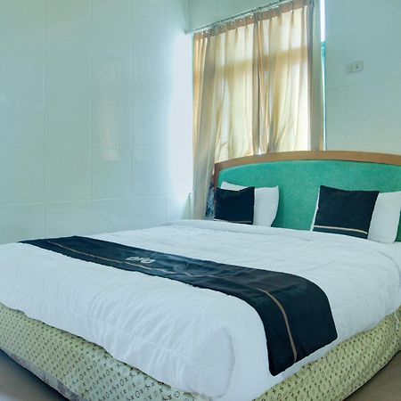 Townhouse Oak Palembang Near Jembatan Ampera Formerly Azzura Hotel Extérieur photo