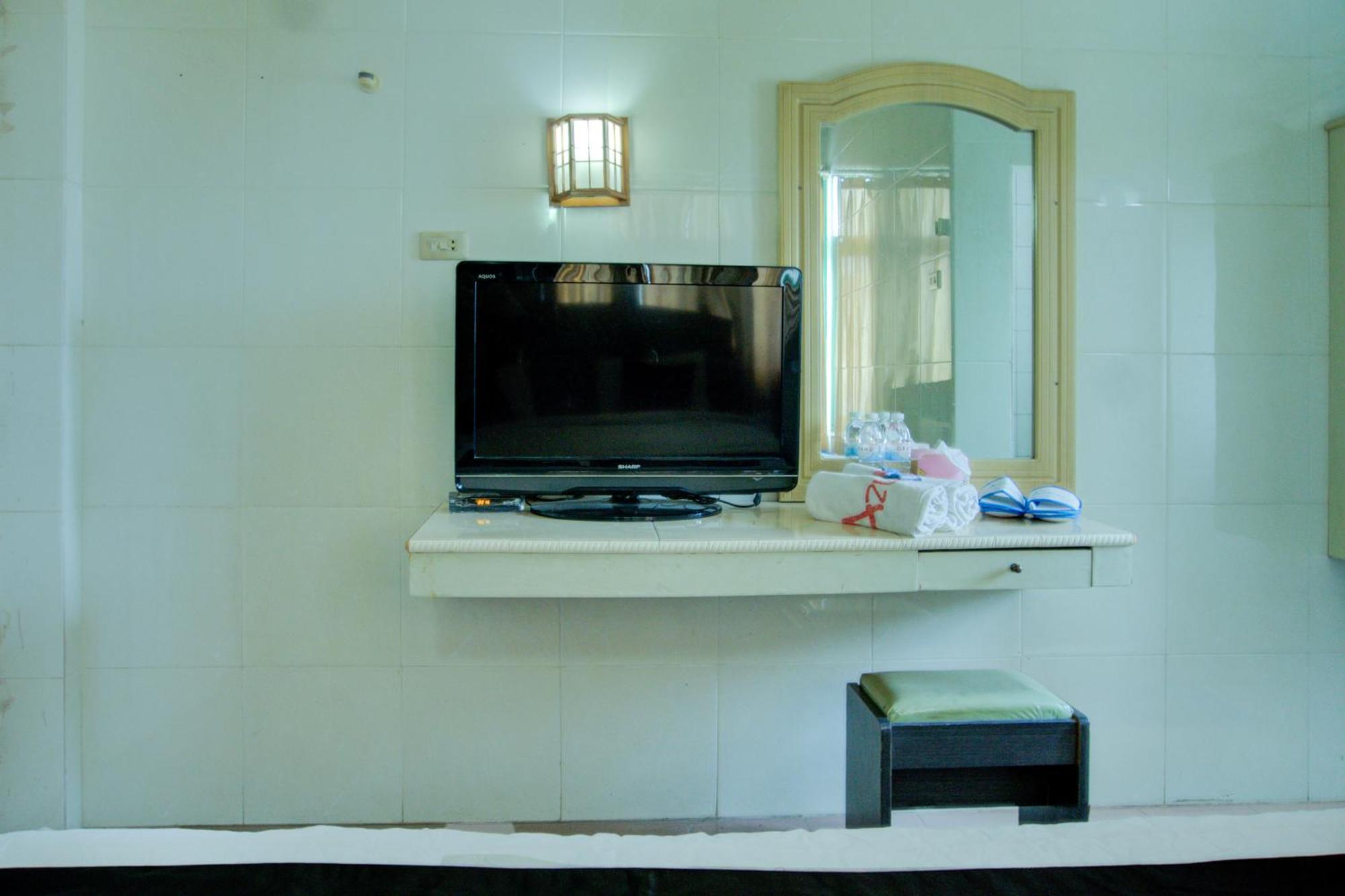 Townhouse Oak Palembang Near Jembatan Ampera Formerly Azzura Hotel Extérieur photo