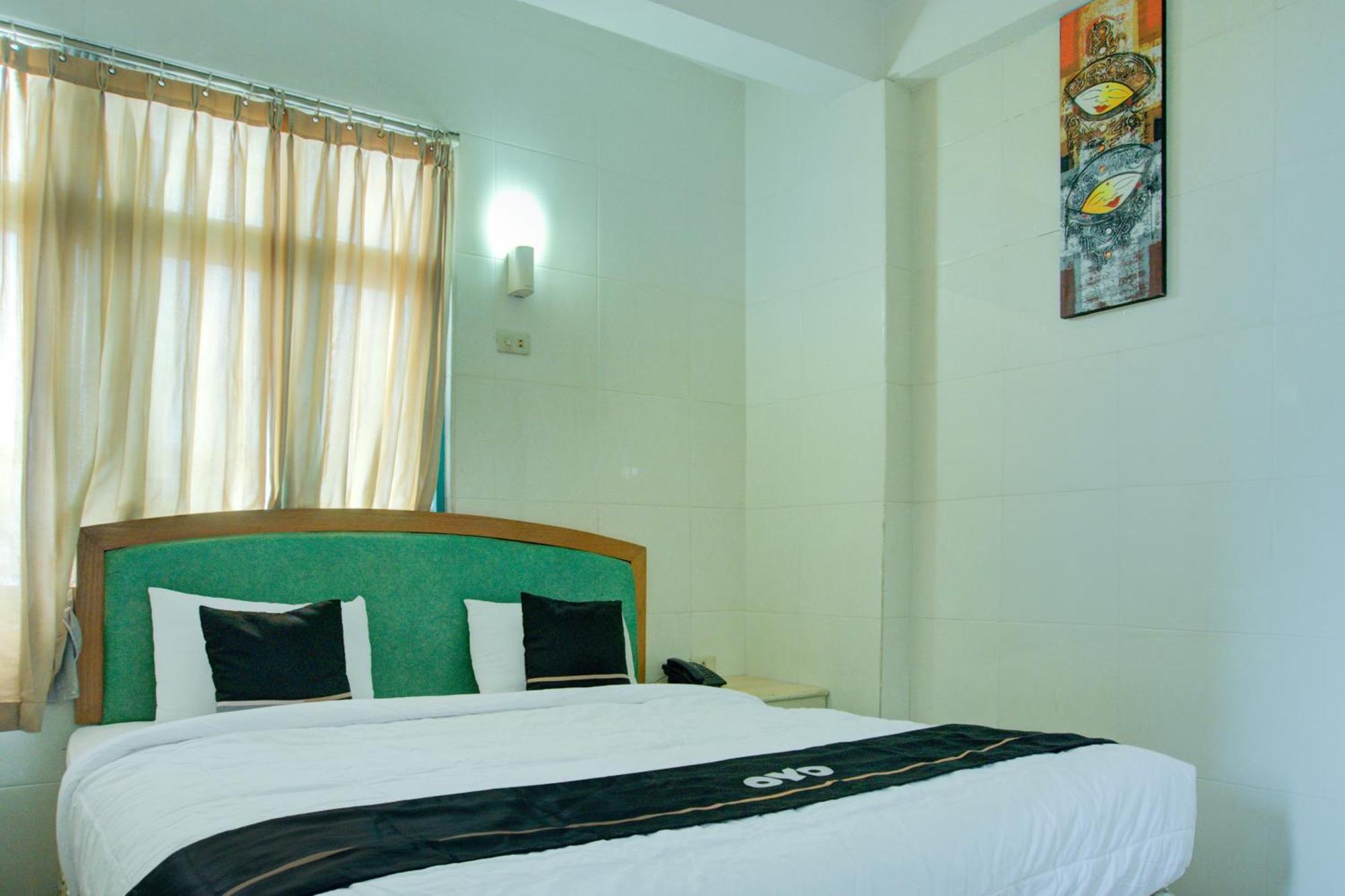 Townhouse Oak Palembang Near Jembatan Ampera Formerly Azzura Hotel Extérieur photo