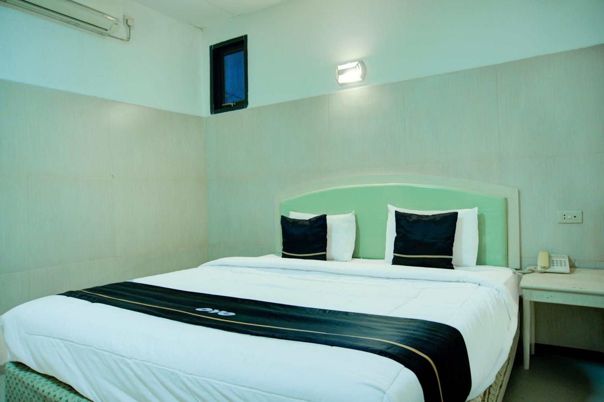 Townhouse Oak Palembang Near Jembatan Ampera Formerly Azzura Hotel Extérieur photo