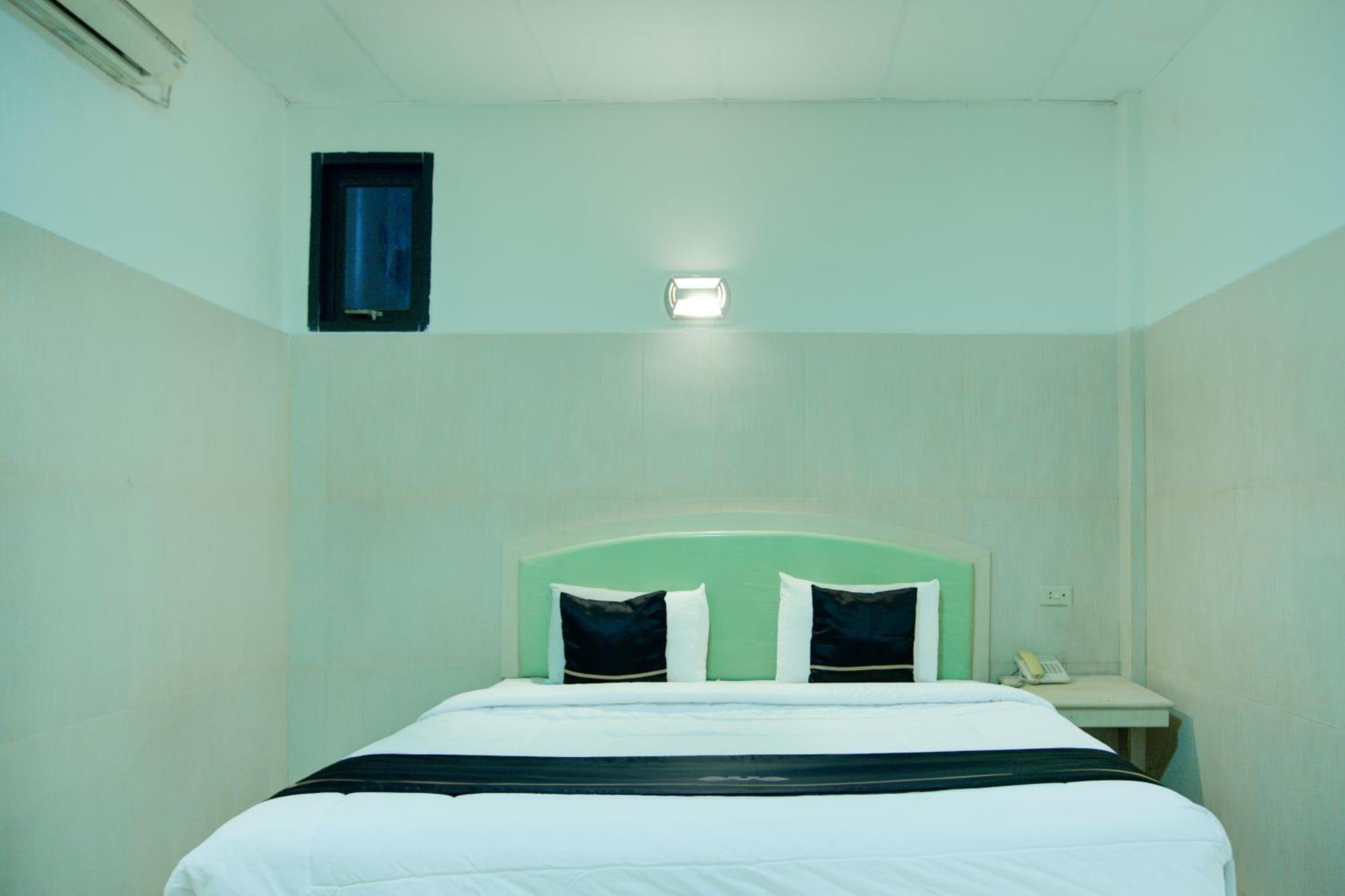Townhouse Oak Palembang Near Jembatan Ampera Formerly Azzura Hotel Extérieur photo
